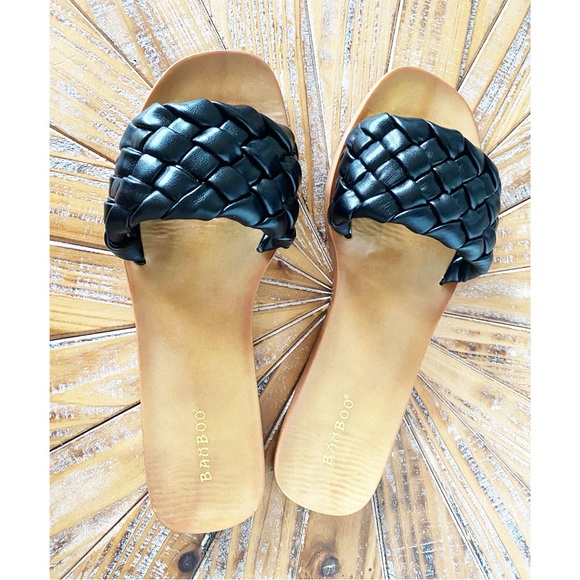 NWT Bamboo Black Faux Leather Braided Slide Sandals - Picture 5 of 11